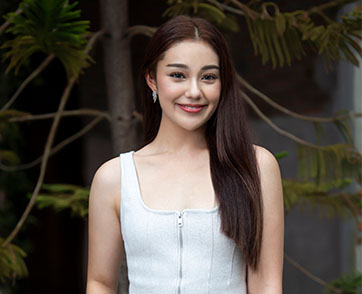 หญิงสาวที่เชื่อว่าความสำเร็จได้มาจากความพยายามและอดทน   ดีน่า แคโรไลน์ สระทองหน